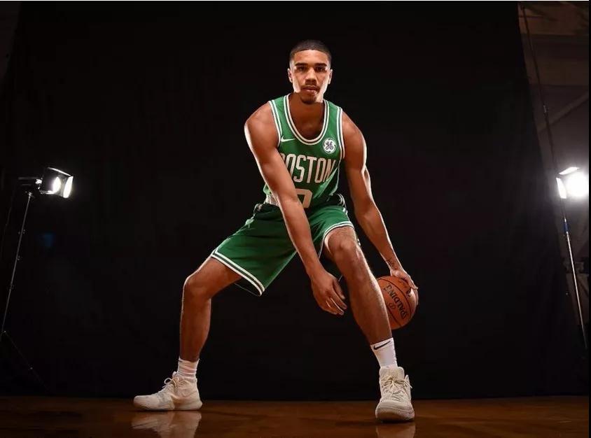 体育美网：蒂亚福成功晋级 男单四强时隔16年再现本土选手